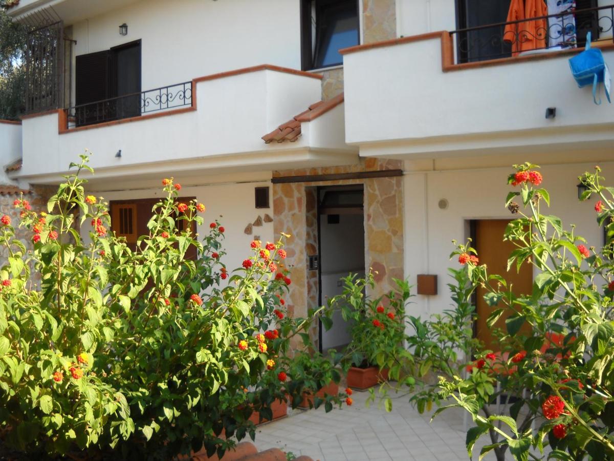 Zagare Residence Rodi Garganico Bagian luar foto