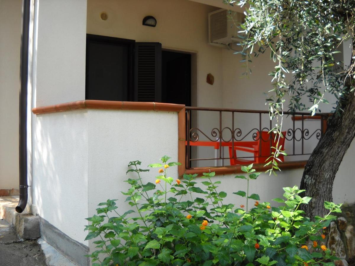 Zagare Residence Rodi Garganico Bagian luar foto